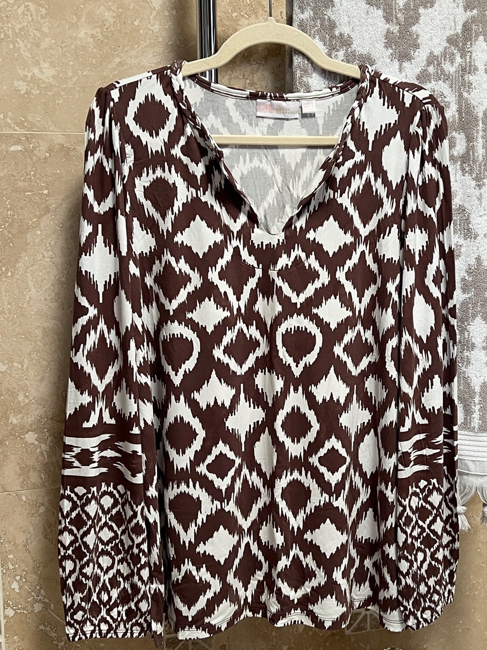 Belle by Kim Gravel Split Neck Top in Portabella - Sz L